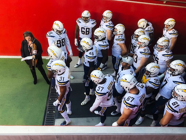 绩下显得异 绩下显得异