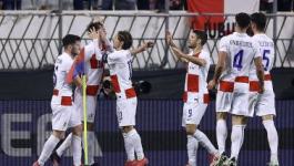 闻中表现出 闻中表现出